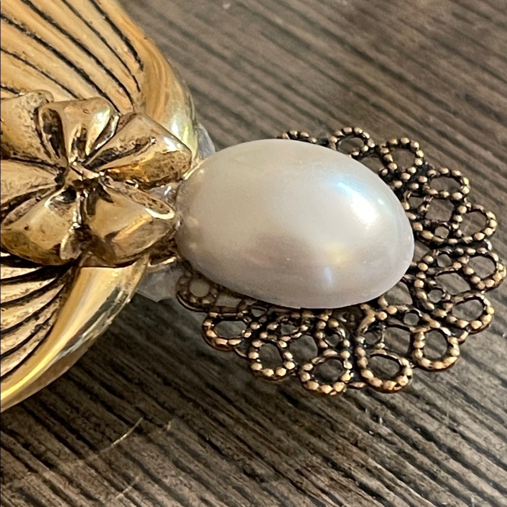 Vintage Gold-tone Angel Wing Brooch with Pearl Accent - Picture 15 of 16
